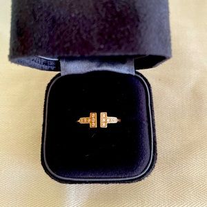 Tiffany T wire ring in rose gold